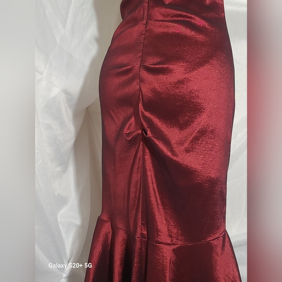 Windsor Holliday Formal Gown in Wine - Picture 2 of 7